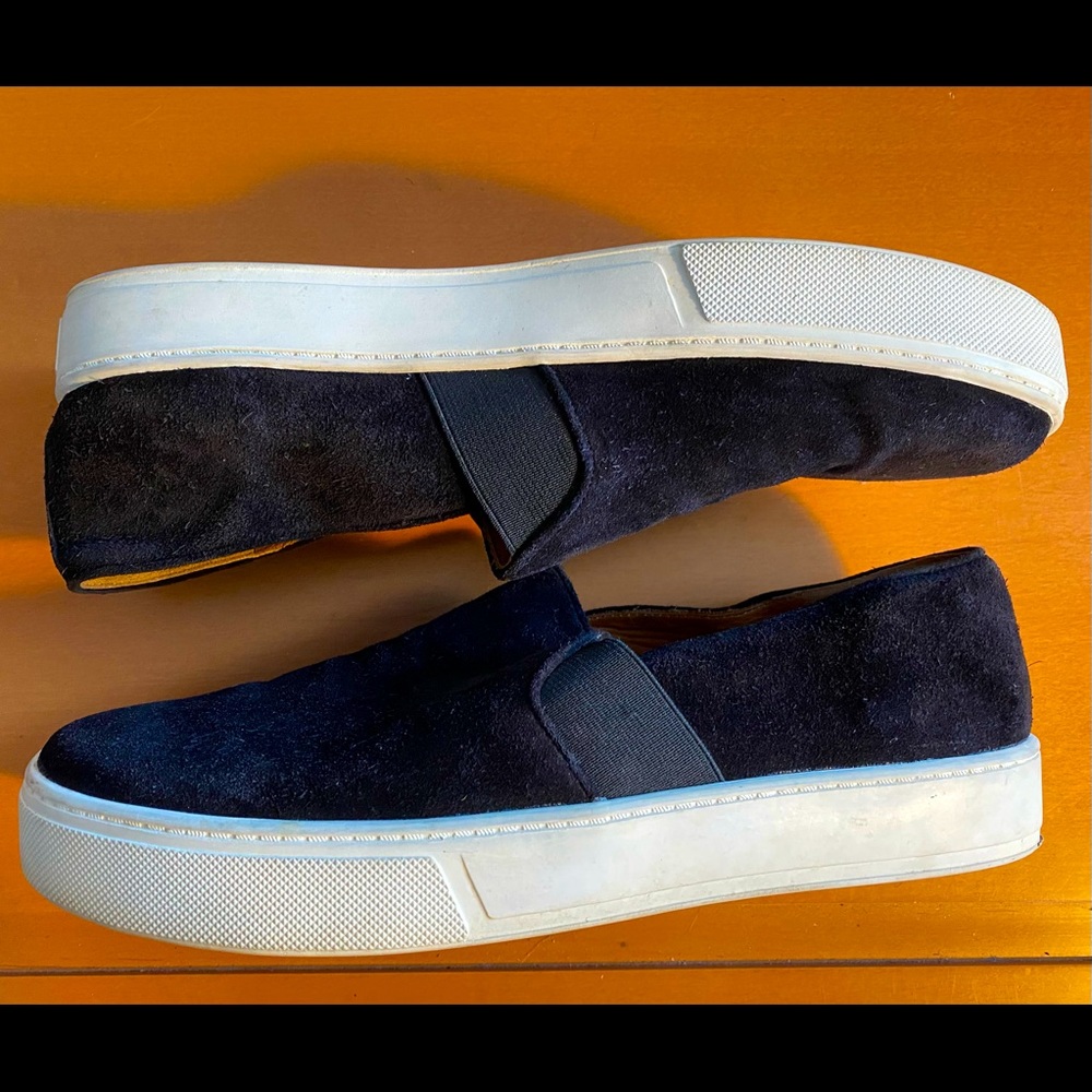 VINCE -blk suede almond toe flat slide on loafer